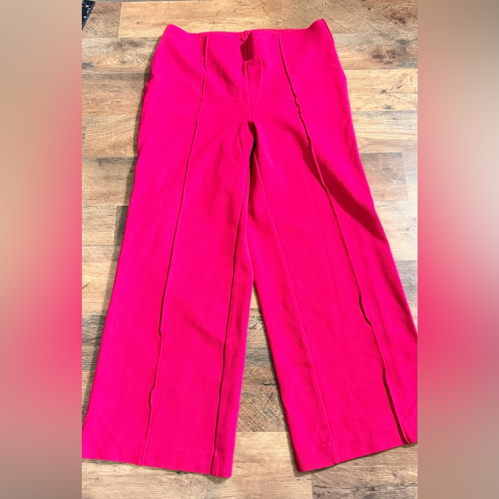 Rafaella Wide Leg Pants in Fuchsia Pink
Wide Leg Cropped Pants With Seam